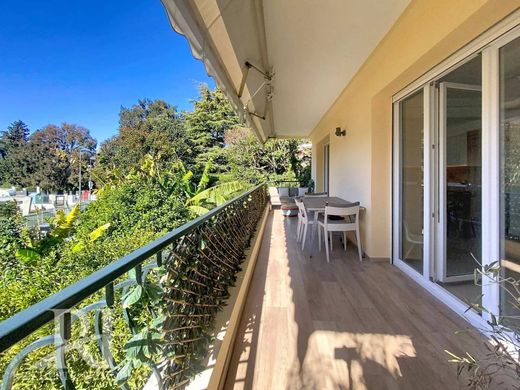 Apartment / Etagenwohnung in Cannes, Alpes-Maritimes