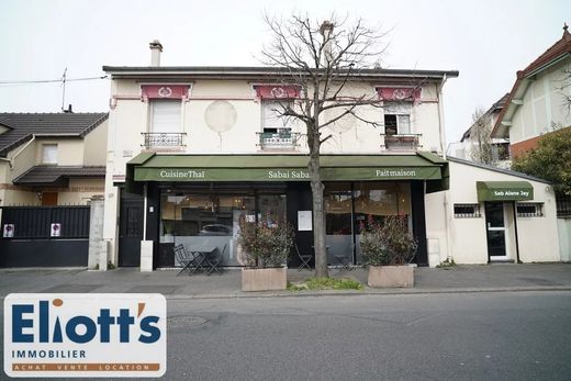 ‏בניין ב  Maisons-Alfort, Val-de-Marne