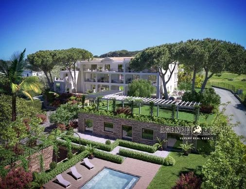 Apartment / Etagenwohnung in Antibes, Alpes-Maritimes