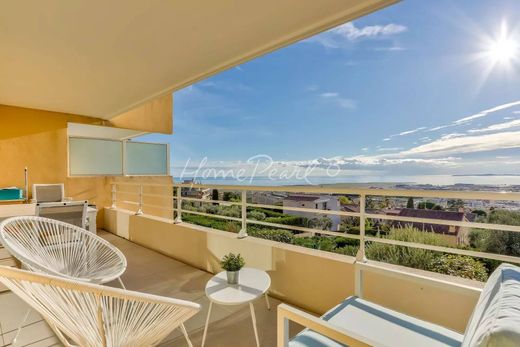 Apartment / Etagenwohnung in Nizza, Alpes-Maritimes