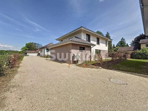 Luxury home in Saint-Genis-Pouilly, Ain