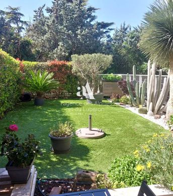 Apartment / Etagenwohnung in Marseille, Bouches-du-Rhône