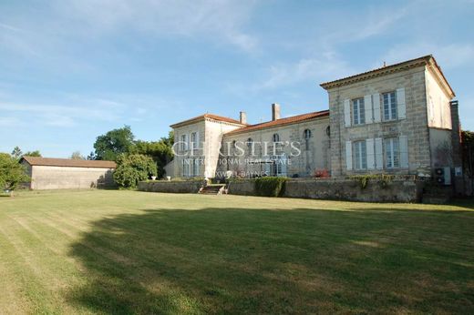 Luxus-Haus in Berson, Gironde