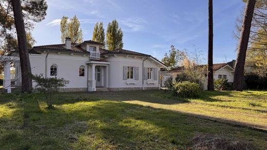 Πολυτελή κατοικία σε Mont-de-Marsan, Landes