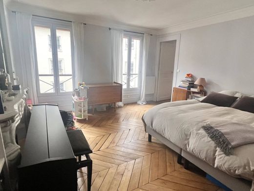 Apartment in Canal Saint Martin, Château d’Eau, Porte Saint-Denis, Paris