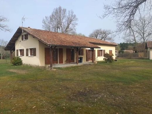 Luxury home in Mios, Gironde