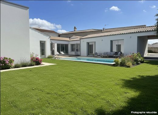 Luxury home in Puilboreau, Charente-Maritime