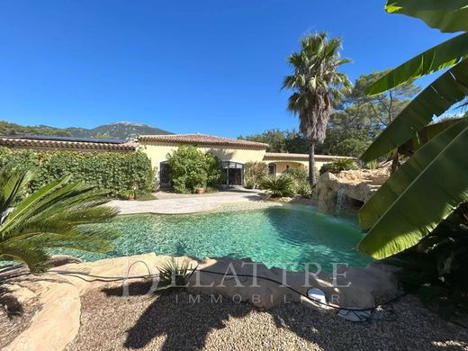 Villa in Roquefort-les-Pins, Alpes-Maritimes