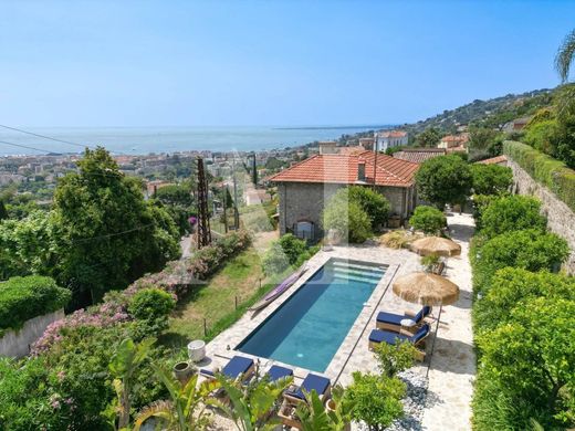 Golfe-Juan, Alpes-Maritimesのヴィラ