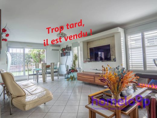Apartment in Villeurbanne, Rhône