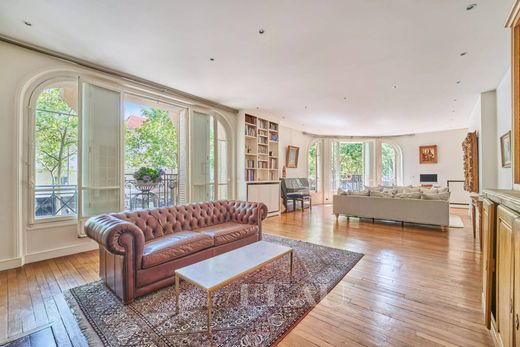 Apartment in Tour Eiffel, Invalides – Ecole Militaire, Saint-Thomas d’Aquin, Paris