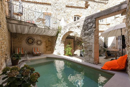 Luxus-Haus in Nîmes, Gard