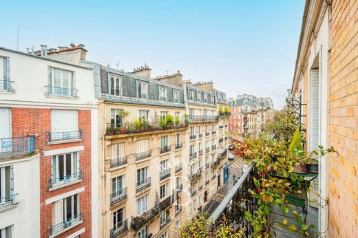 Apartment in Montmartre, Abbesses, Grandes-Carrières, Paris