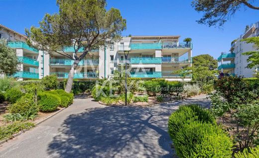 Apartment / Etagenwohnung in Saint-Raphaël, Var