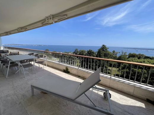 Apartment / Etagenwohnung in Cannes, Alpes-Maritimes