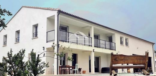 호화 저택 / Vézénobres, Gard