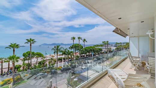 Apartment / Etagenwohnung in Cannes, Alpes-Maritimes