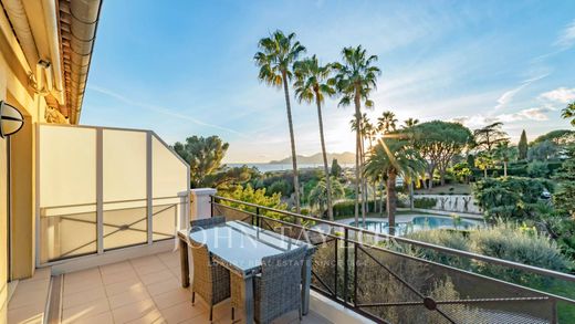 Apartment / Etagenwohnung in Cannes, Alpes-Maritimes