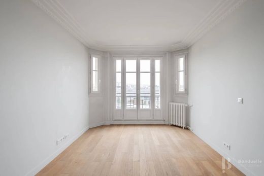 Apartment in Issy-les-Moulineaux, Hauts-de-Seine