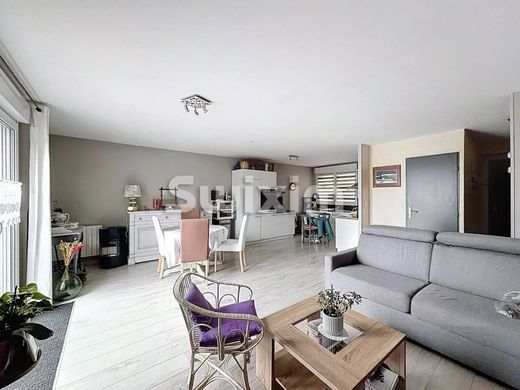 Apartment / Etagenwohnung in Thoiry, Ain