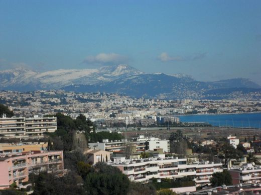 Apartment / Etagenwohnung in Villeneuve-Loubet, Alpes-Maritimes