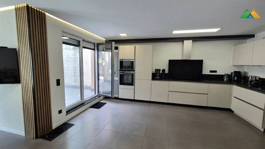Apartment / Etagenwohnung in Rodange, Pétange