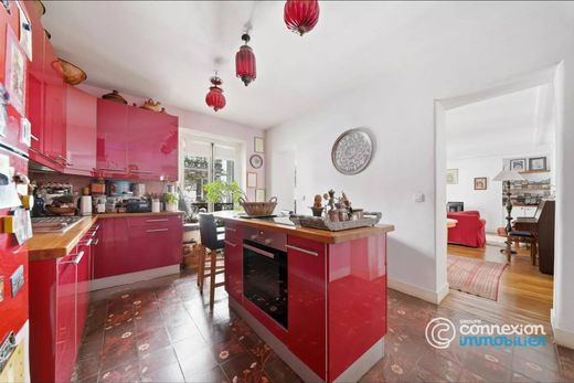 Apartment in Canal Saint Martin, Château d’Eau, Porte Saint-Denis, Paris