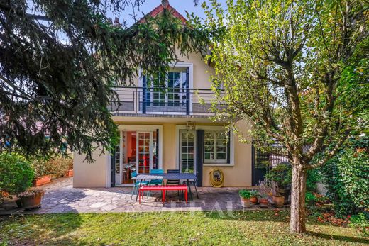 Luxury home in Chaville, Hauts-de-Seine