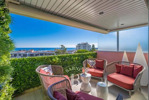 Apartment / Etagenwohnung in Antibes, Alpes-Maritimes