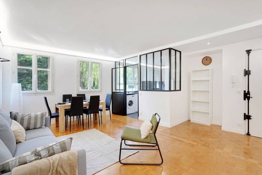 Apartment / Etagenwohnung in Belleville, Père-Lachaise, Ménilmontant, Paris