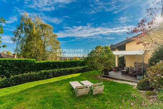 Vrijstaand huis in Capiago-Intimiano-Olmeda, Provincia di Como