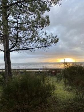 Andernos-les-Bains, Girondeの高級住宅