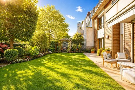 Apartment in Neuilly-sur-Seine, Hauts-de-Seine