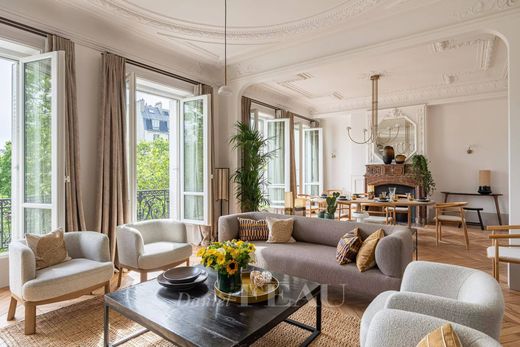 Apartment in Tour Eiffel, Invalides – Ecole Militaire, Saint-Thomas d’Aquin, Paris