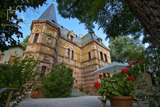 Castillo en Saint-Alban-sur-Limagnole, Lozere