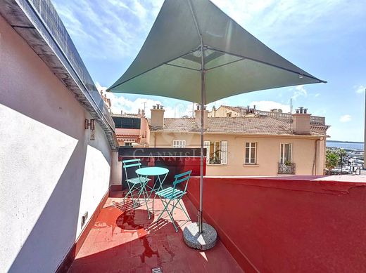 Apartment / Etagenwohnung in Cannes, Alpes-Maritimes