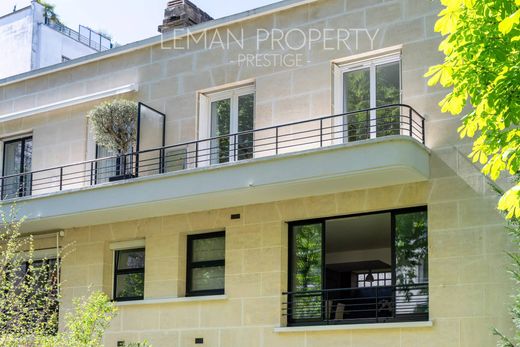 Apartment in La Muette, Auteuil, Porte Dauphine, Paris
