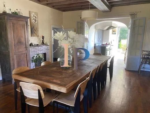 ‏בתי יוקרה ב  Roanne, Loire