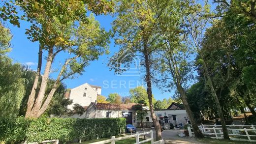 Luxus-Haus in Messy, Seine-et-Marne