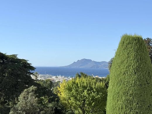 Apartment / Etagenwohnung in Cannes, Alpes-Maritimes