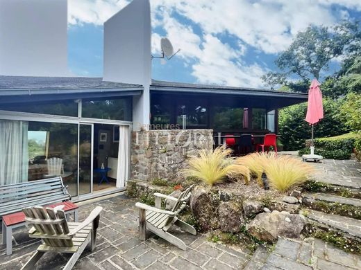 Pleumeur-Bodou, Côtes-d'Armorの高級住宅