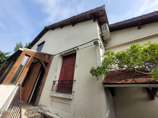 Maison de luxe à Nanterre, Hauts-de-Seine