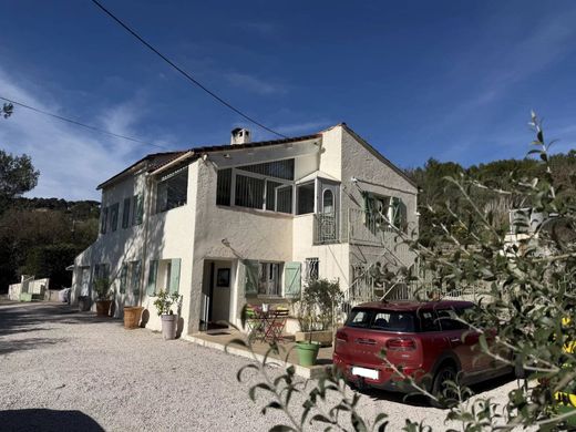 Luxury home in Cotignac, Var