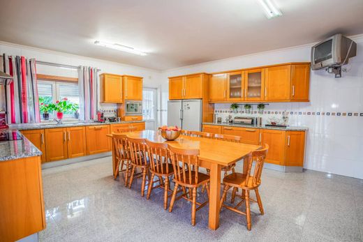 Apartment / Etagenwohnung in Caldas da Rainha, Distrito de Leiria