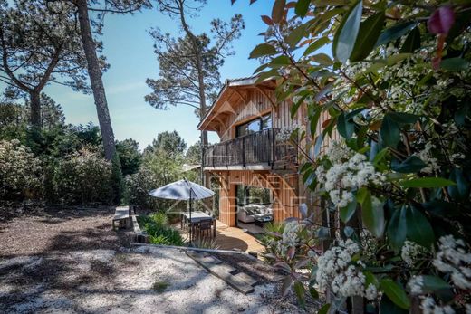 Luxury home in Pyla sur Mer, Gironde