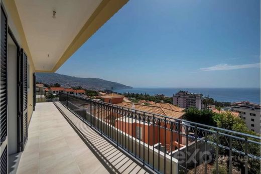 Villa a Funchal, Caminha