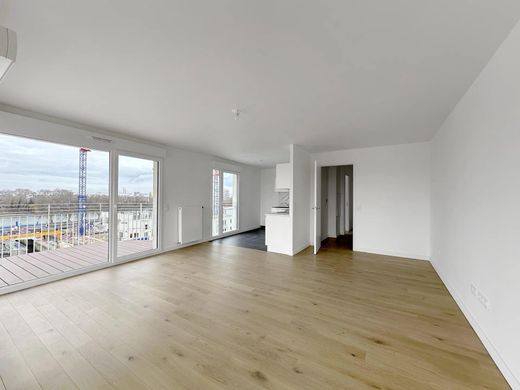 Apartment / Etagenwohnung in Clichy, Hauts-de-Seine