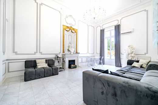 Apartment / Etagenwohnung in Cannes, Alpes-Maritimes