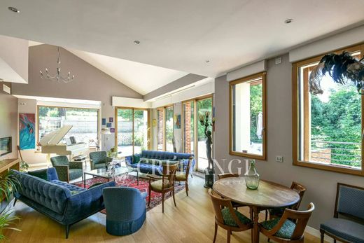 منزل ﻓﻲ L'Étang-la-Ville, Yvelines