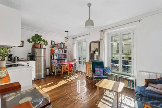 Квартира, Montmartre, Abbesses, Grandes-Carrières, Paris